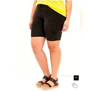 NWT Torrid Shorts 1X 14/16